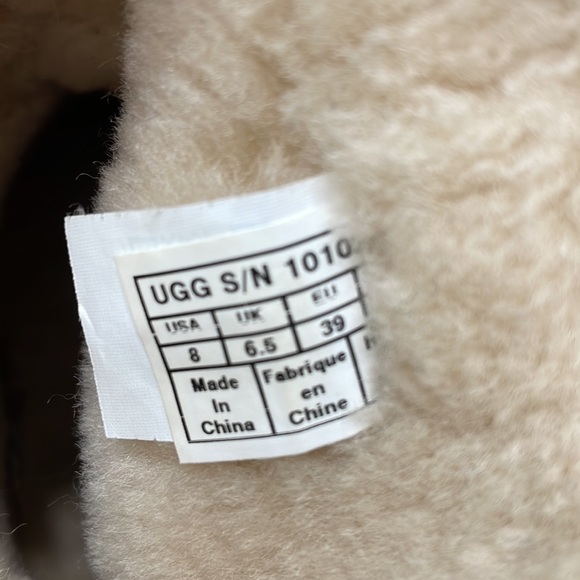 *RARE* UGG Cutout Short Boots - Picture 6 of 15